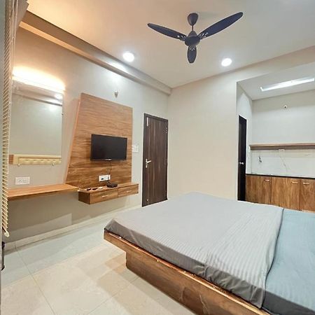 Stayzy Evanka Indore Buitenkant foto