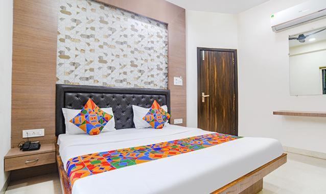 Stayzy Evanka Indore Buitenkant foto