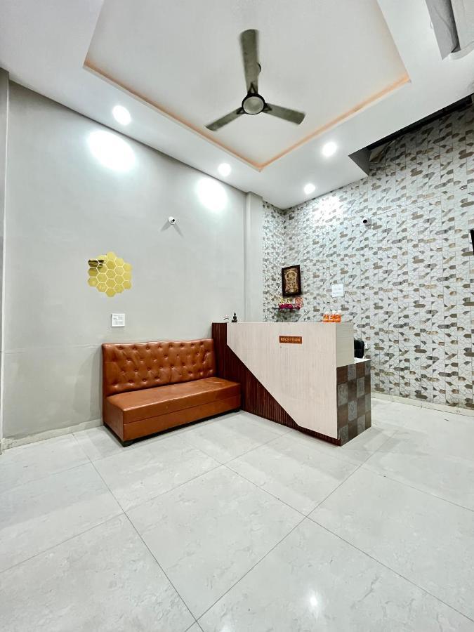 Stayzy Evanka Indore Buitenkant foto