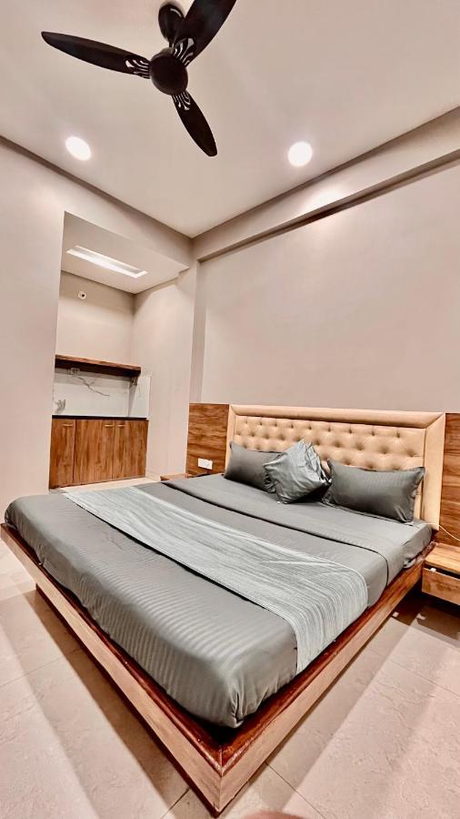 Stayzy Evanka Indore Buitenkant foto