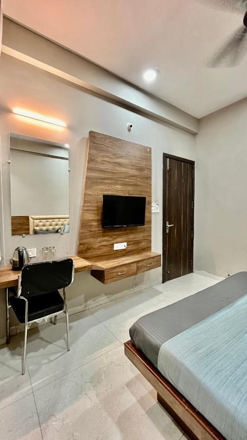 Stayzy Evanka Indore Buitenkant foto