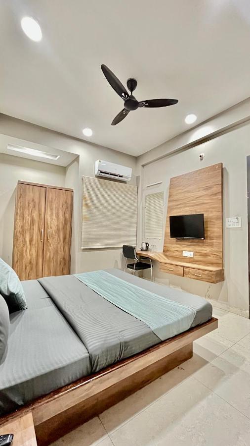 Stayzy Evanka Indore Buitenkant foto
